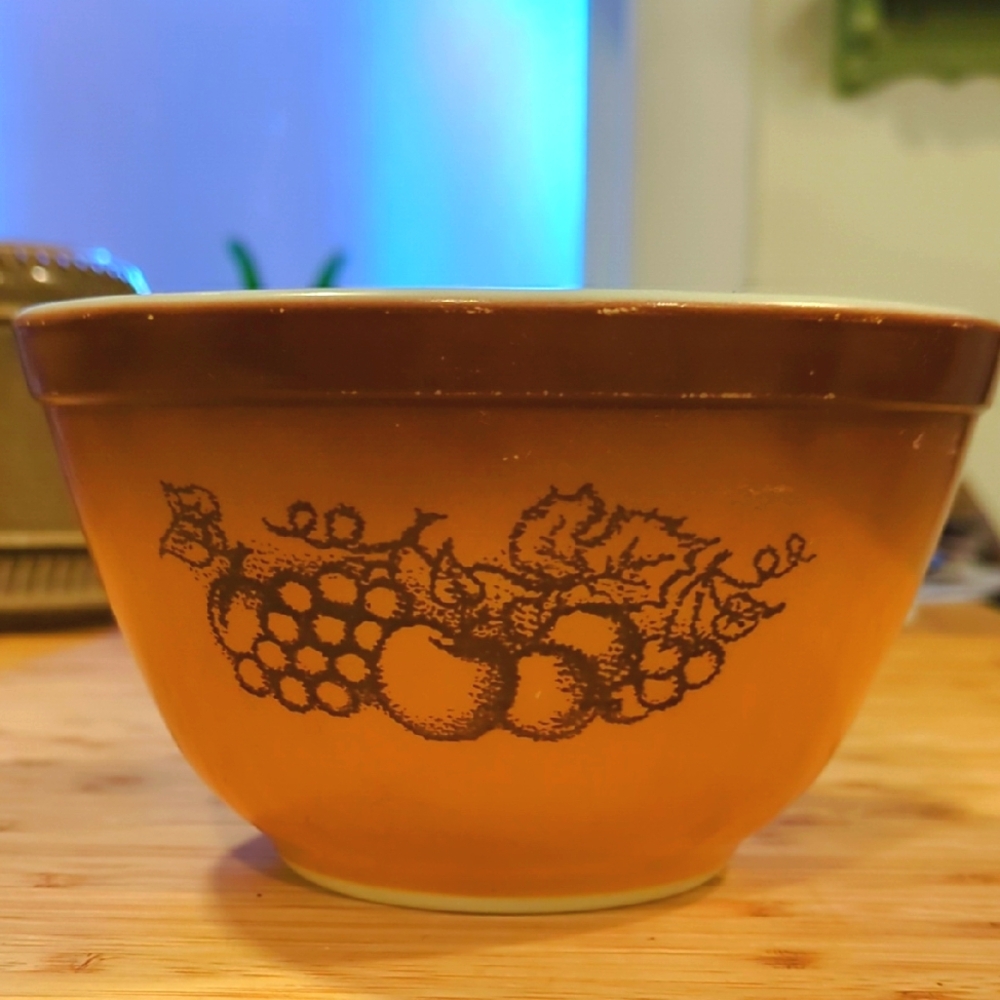 Vintage Pyrex Old Orchard Bowl - 1.5 pint